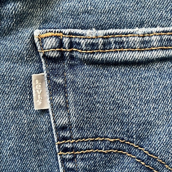 NWOT Levi Strauss Silver Tab Distressed Mom Jean, Size 28, Medium Wash Denim - Picture 9 of 15